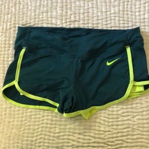 Nike dri fit shorts sz small